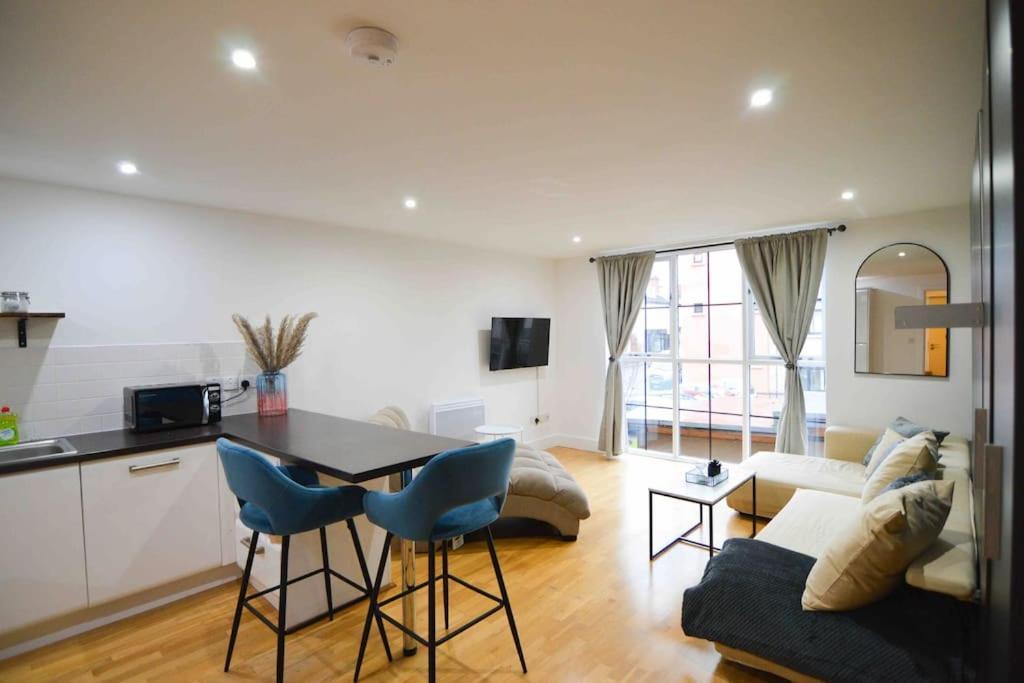Cosy, Centrally Located Studio With Gated Parking! Лафборо Екстер'єр фото
